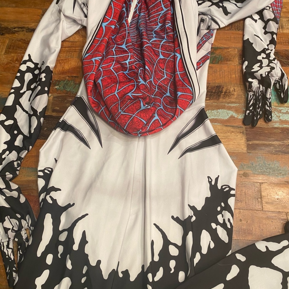 Worn twice for cosplaying/ brand new otherwise very well condition!
